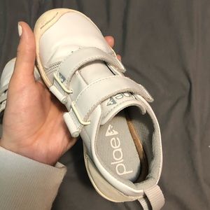 Kids size 11.5 Plae shoes